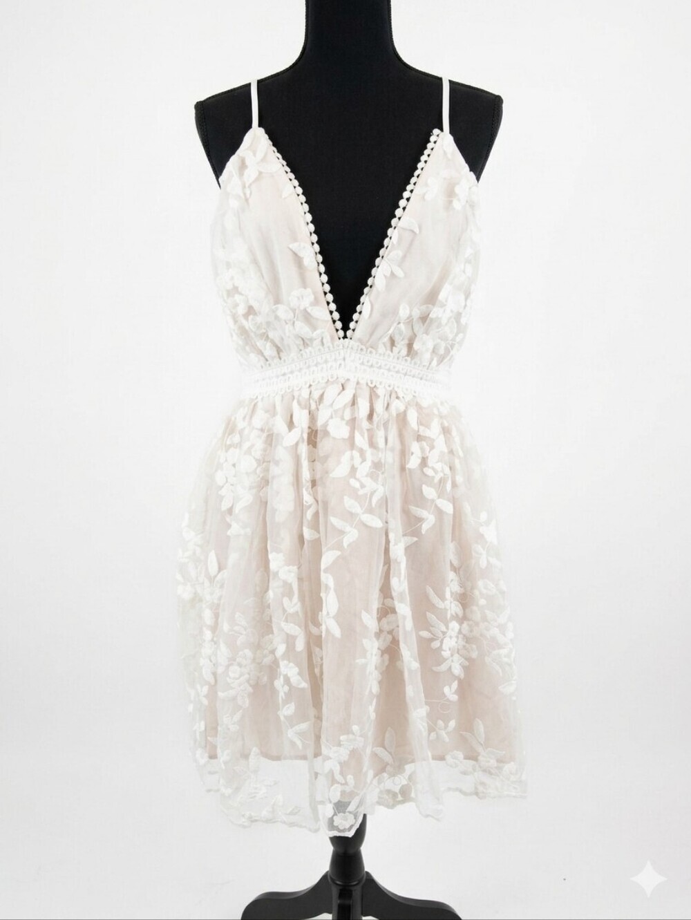 Beautiful Aakaa dress in beige floral size L